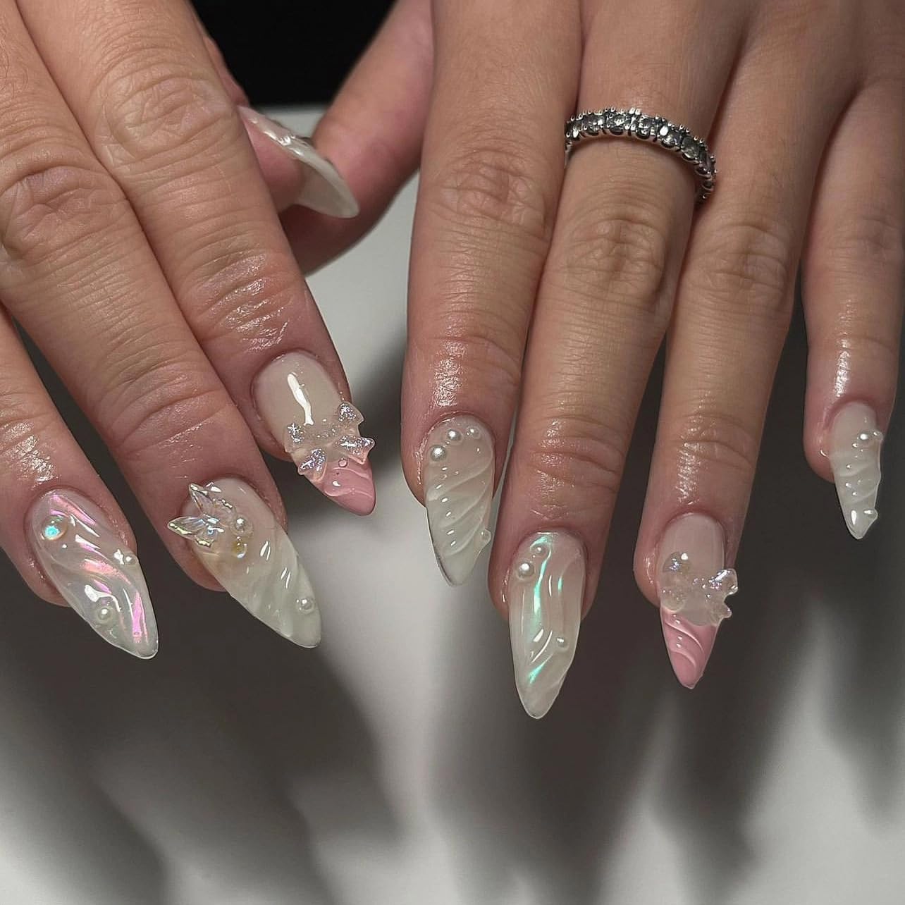 YEFIUO 24Pcs Short Almond Nude Pink Aurora Butterfly Bow Press-On Nails