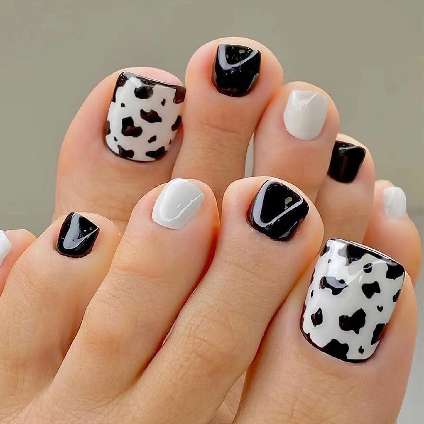 Black & White Cow Print Press-On Toenails – Short Square, 24PCS